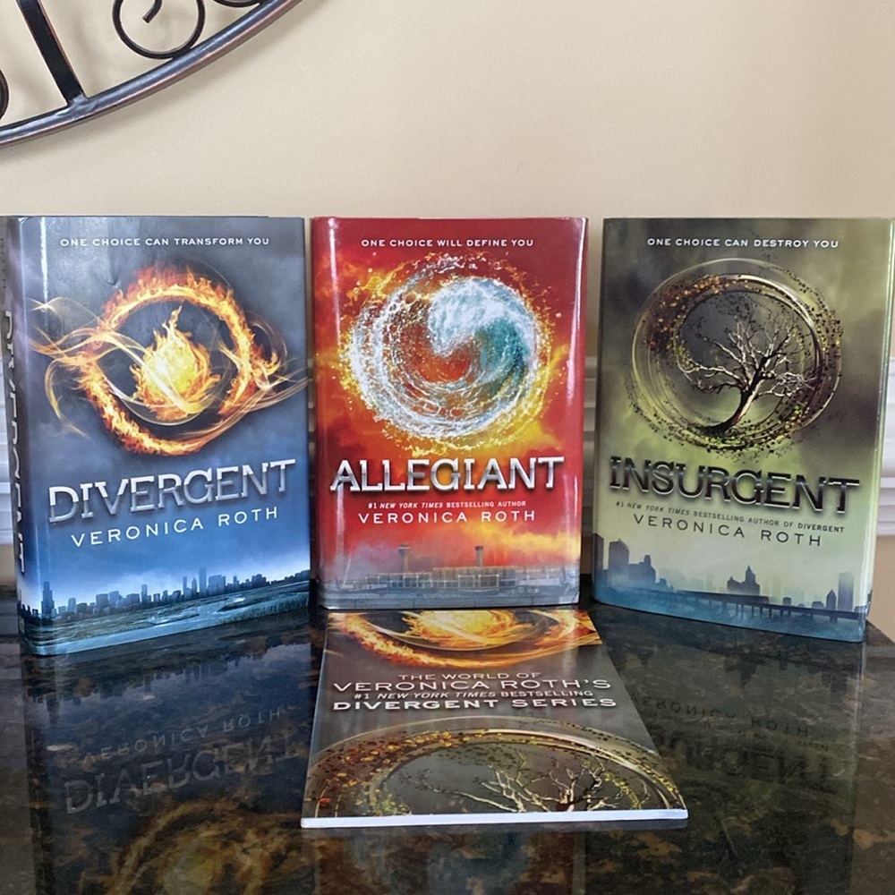 Veronica Roth Divergent Series Book Bundle